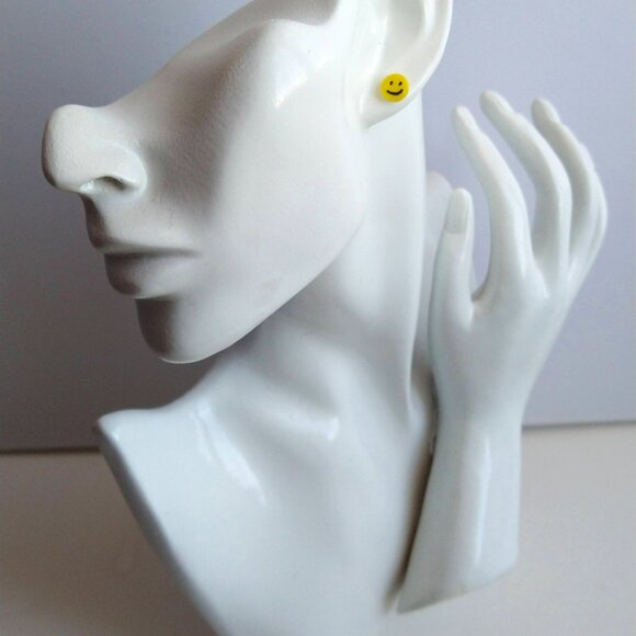 Handmade small yellow polymer clay earrings. Boucles d'oreilles fait à la main - Picture 4 of 8